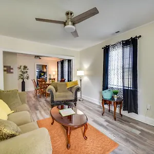 https://charming-newport-news-cottage-less-than-1-mi-to-ocean.hotels-in-virginia-beach.com